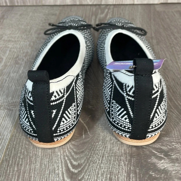 NWT Skechers Air Cooled Memory Foam Cleo Knit Skimmer Flats Black and Wh… - Picture 4 of 16